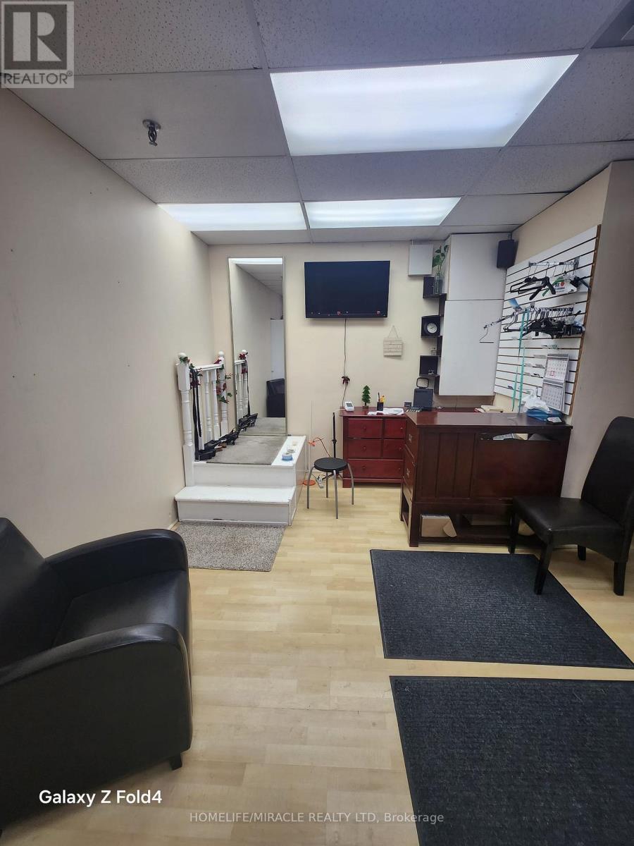 2323 Bloor Street W, Toronto, Ontario  M6S 4W1 - Photo 11 - W12197860