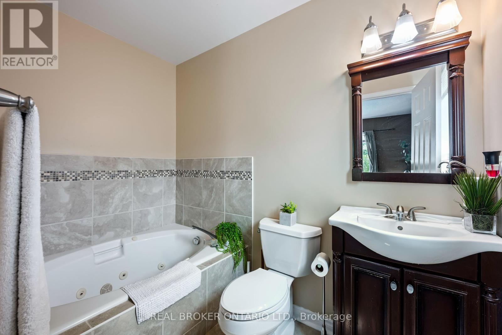 107 Glengarry Road, Orangeville, Ontario  L9W 5E4 - Photo 19 - W12197892