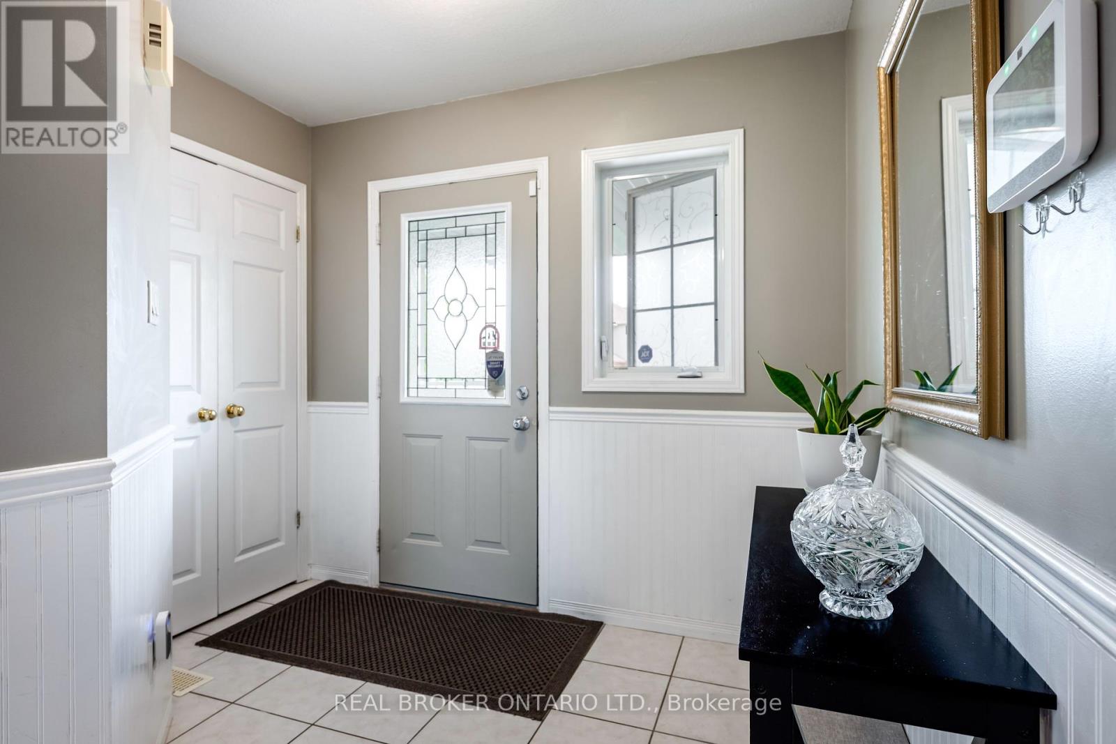 107 Glengarry Road, Orangeville, Ontario  L9W 5E4 - Photo 4 - W12197892