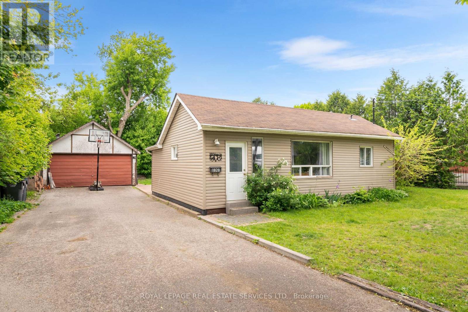1820 Balsam Avenue, Mississauga, Ontario  L5J 1L2 - Photo 1 - W12197904