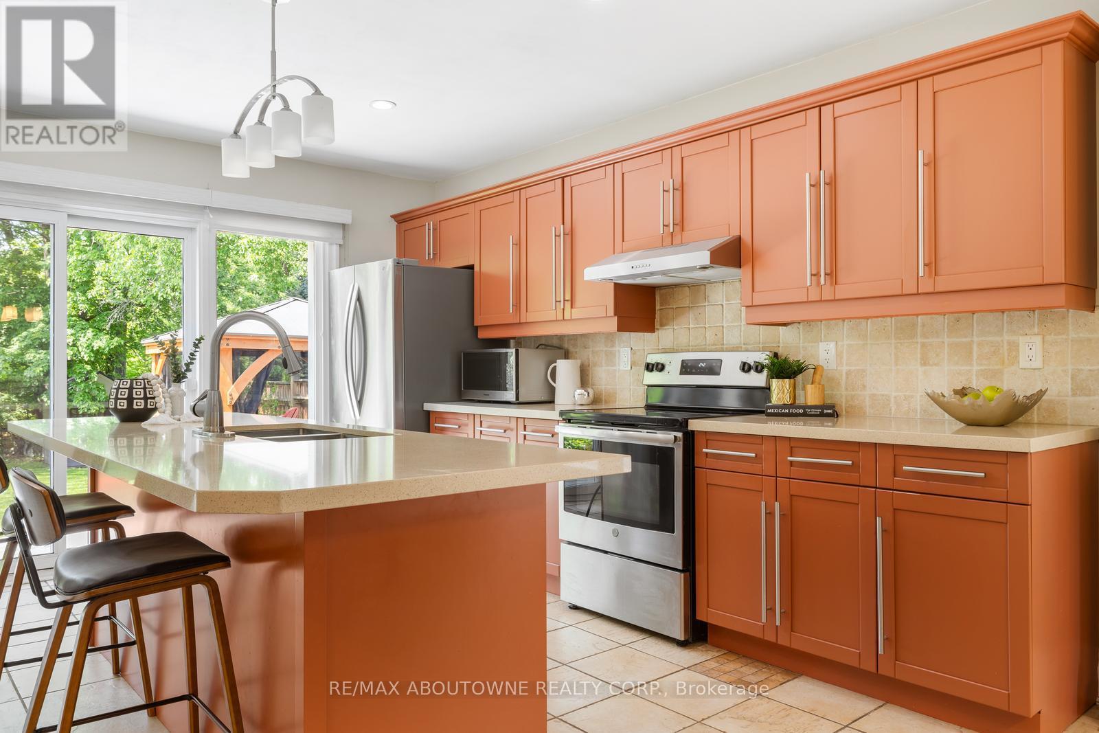 1143 Shaw Street, Oakville, Ontario  L6L 2S1 - Photo 10 - W12197911