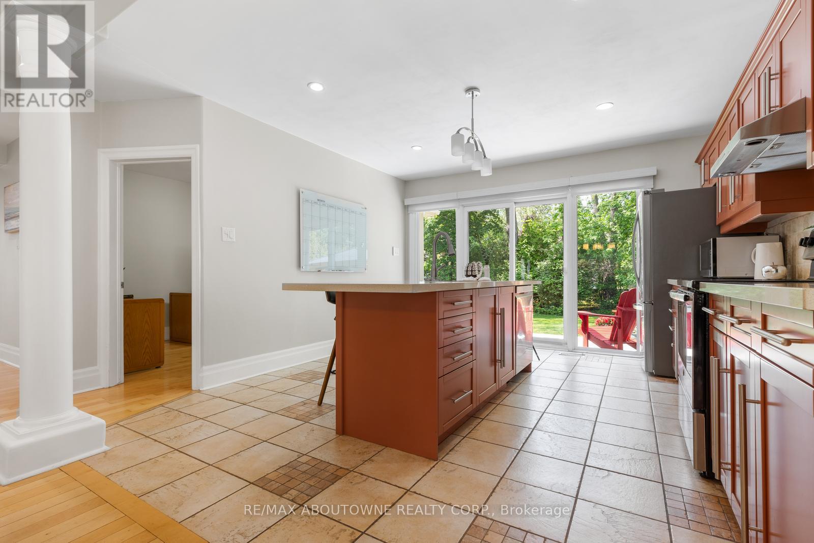 1143 Shaw Street, Oakville, Ontario  L6L 2S1 - Photo 11 - W12197911