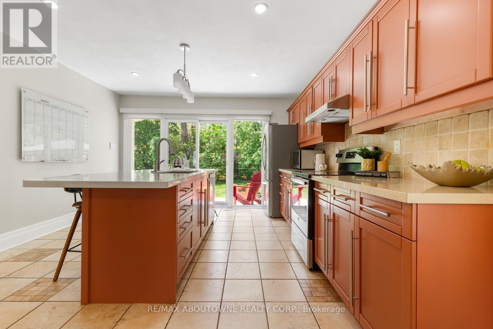 1143 Shaw Street, Oakville, Ontario  L6L 2S1 - Photo 12 - W12197911