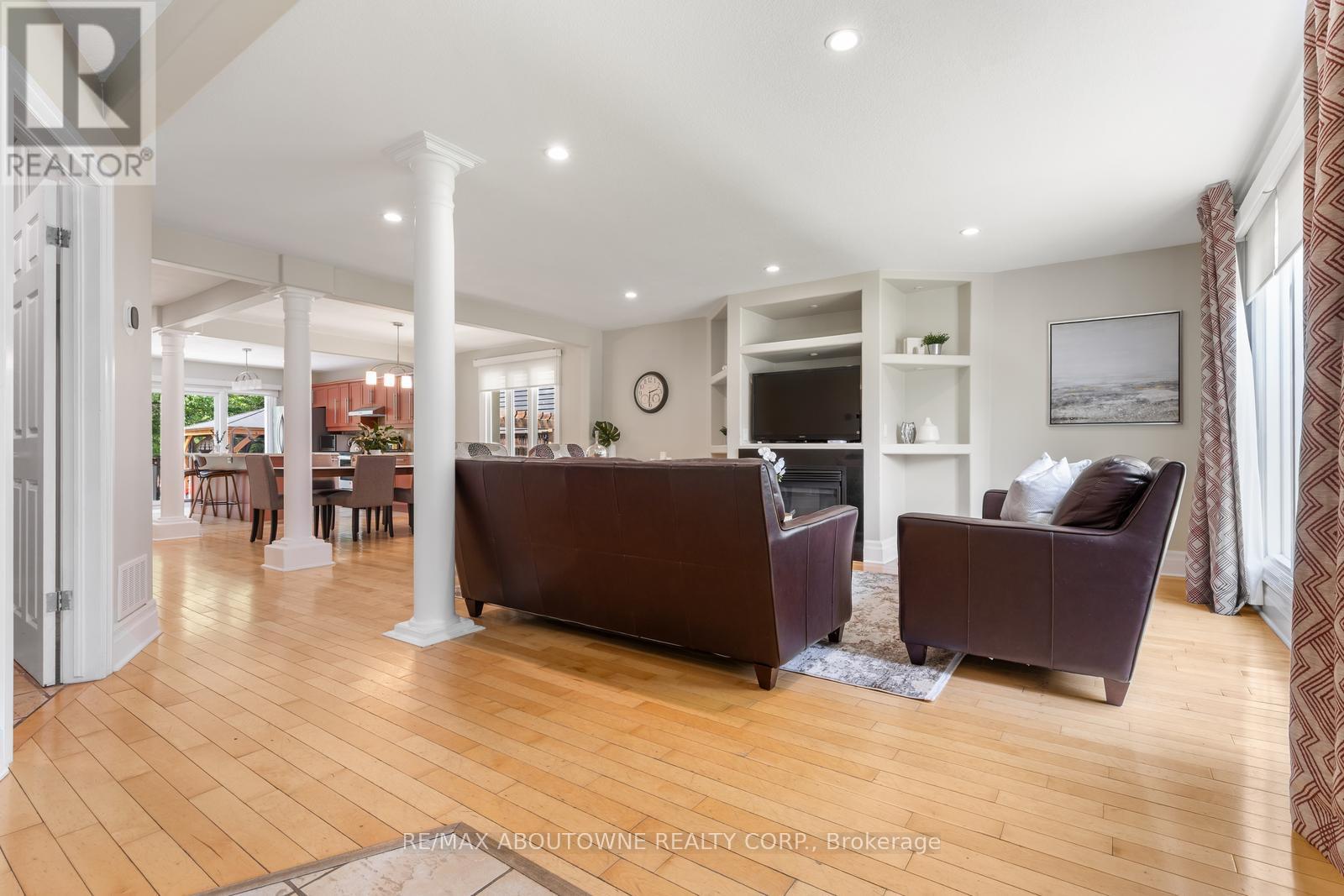 1143 Shaw Street, Oakville, Ontario  L6L 2S1 - Photo 4 - W12197911