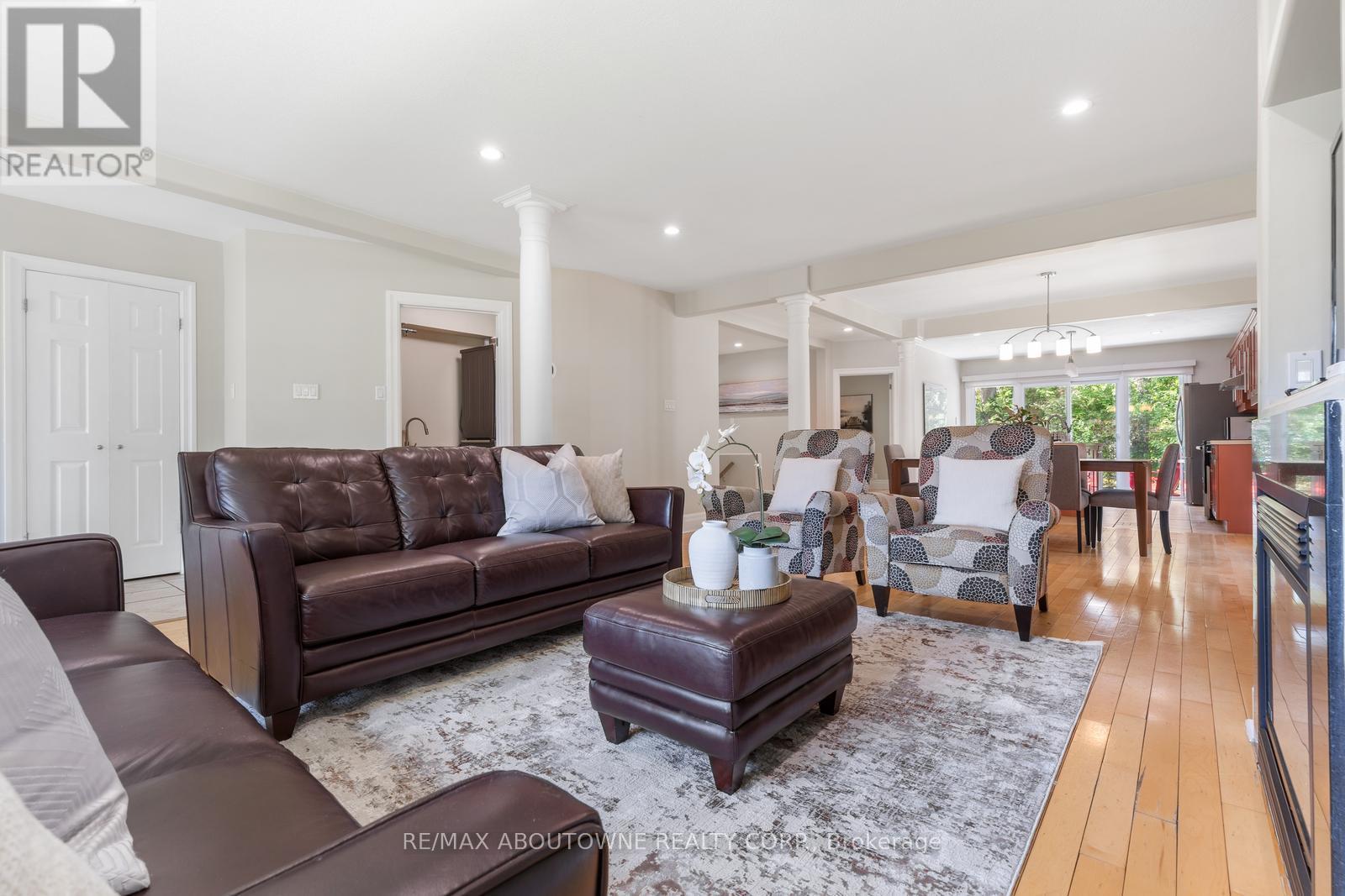 1143 Shaw Street, Oakville (Wo West), Ontario  L6L 2S1 - Photo 5 - W12197911