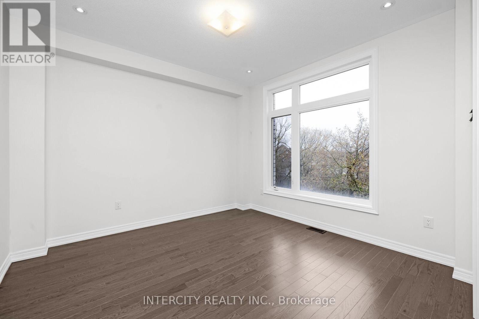36 Queenpost Drive, Brampton (Credit Valley), Ontario  L6Y 6L2 - Photo 19 - W12197937