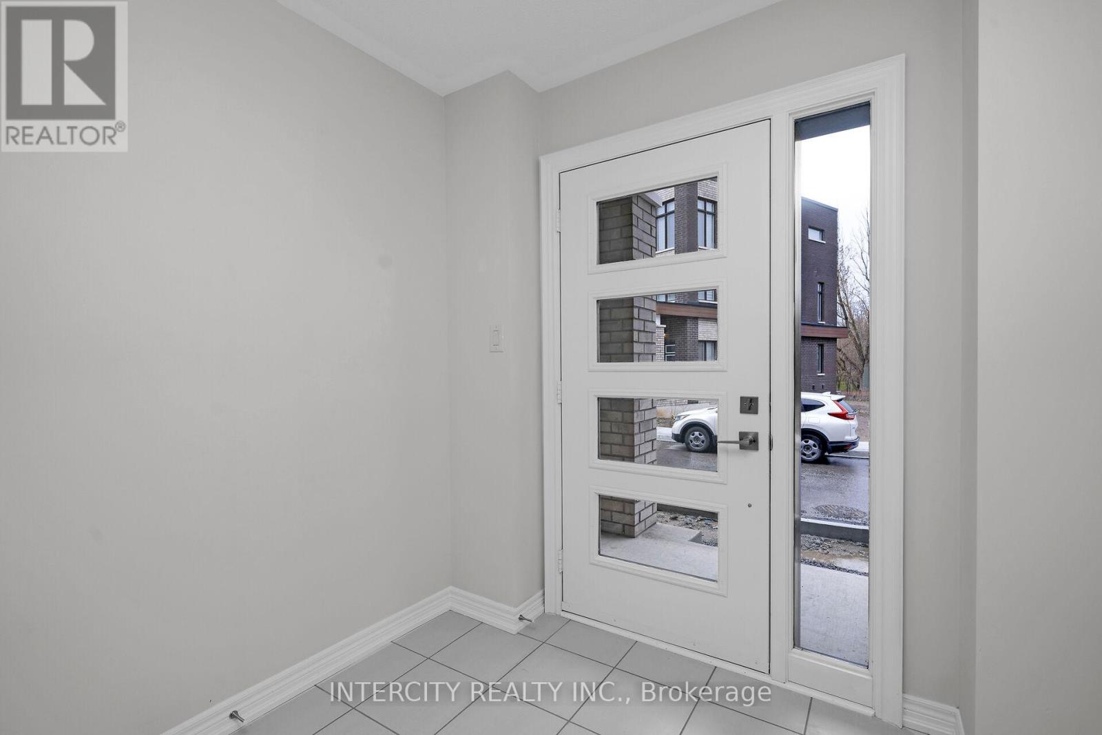 36 Queenpost Drive, Brampton, Ontario  L6Y 6L2 - Photo 3 - W12197937