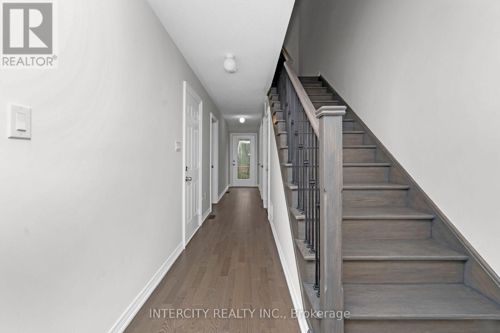 36 Queenpost Drive, Brampton, Ontario  L6Y 6L2 - Photo 4 - W12197937