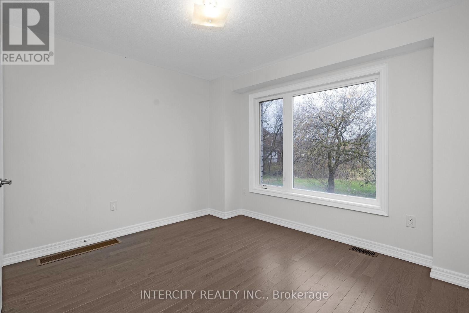 36 Queenpost Drive, Brampton, Ontario  L6Y 6L2 - Photo 5 - W12197937