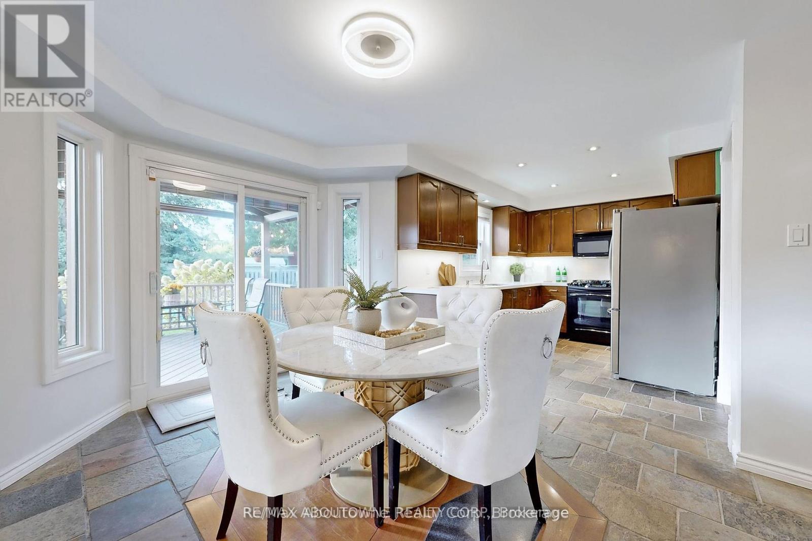 1534 Heritage Way, Oakville, Ontario  L6M 2Z7 - Photo 11 - W12197994