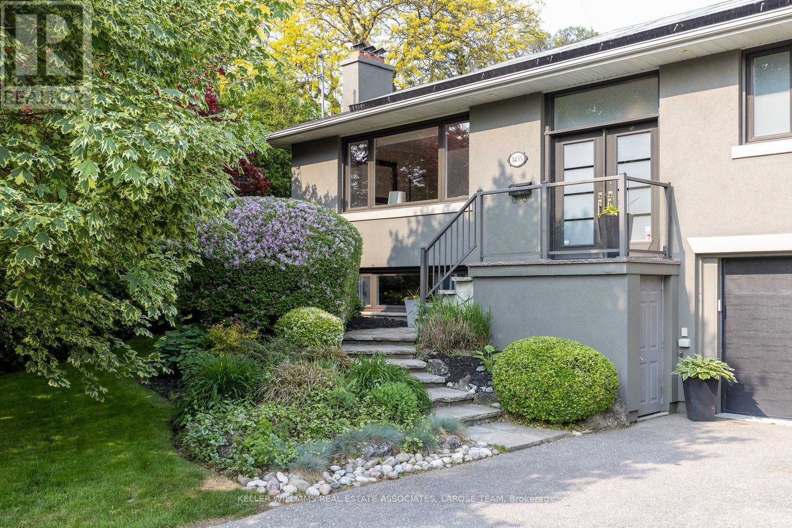 1433 Larchview Trail, Mississauga, Ontario  L5E 3C2 - Photo 2 - W12198005