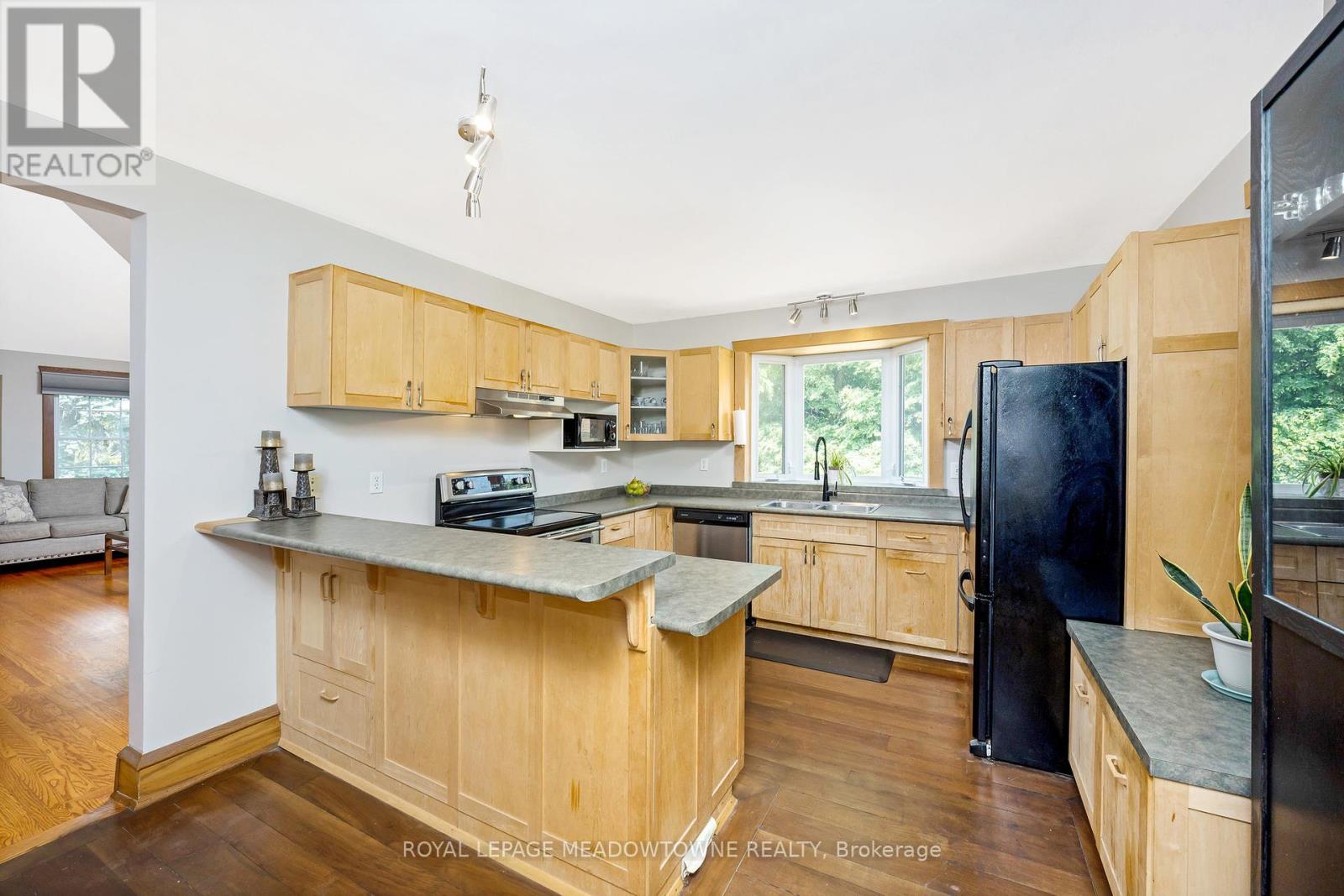1 Caseley Drive, Halton Hills (Rural Halton Hills), Ontario  L0P 1K0 - Photo 12 - W12198017