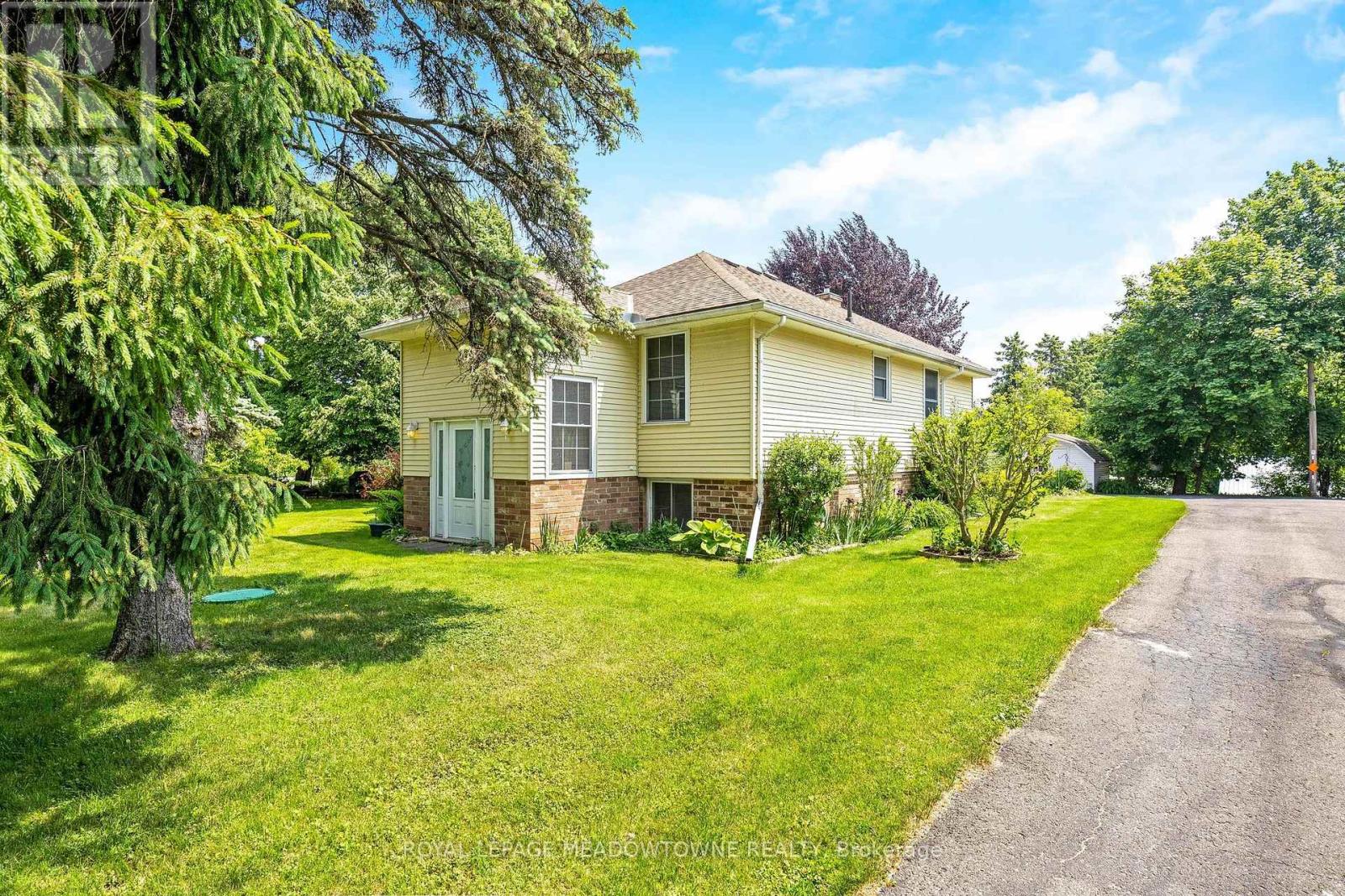 1 Caseley Drive, Halton Hills, Ontario  L0P 1K0 - Photo 2 - W12198017