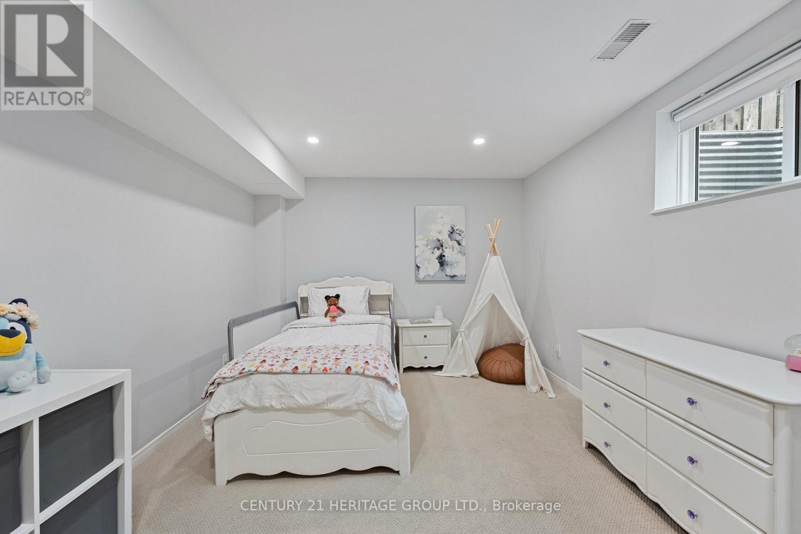31 Fox Run Lane, Bradford West Gwillimbury, Ontario  L3Z 2J1 - Photo 24 - N12170243