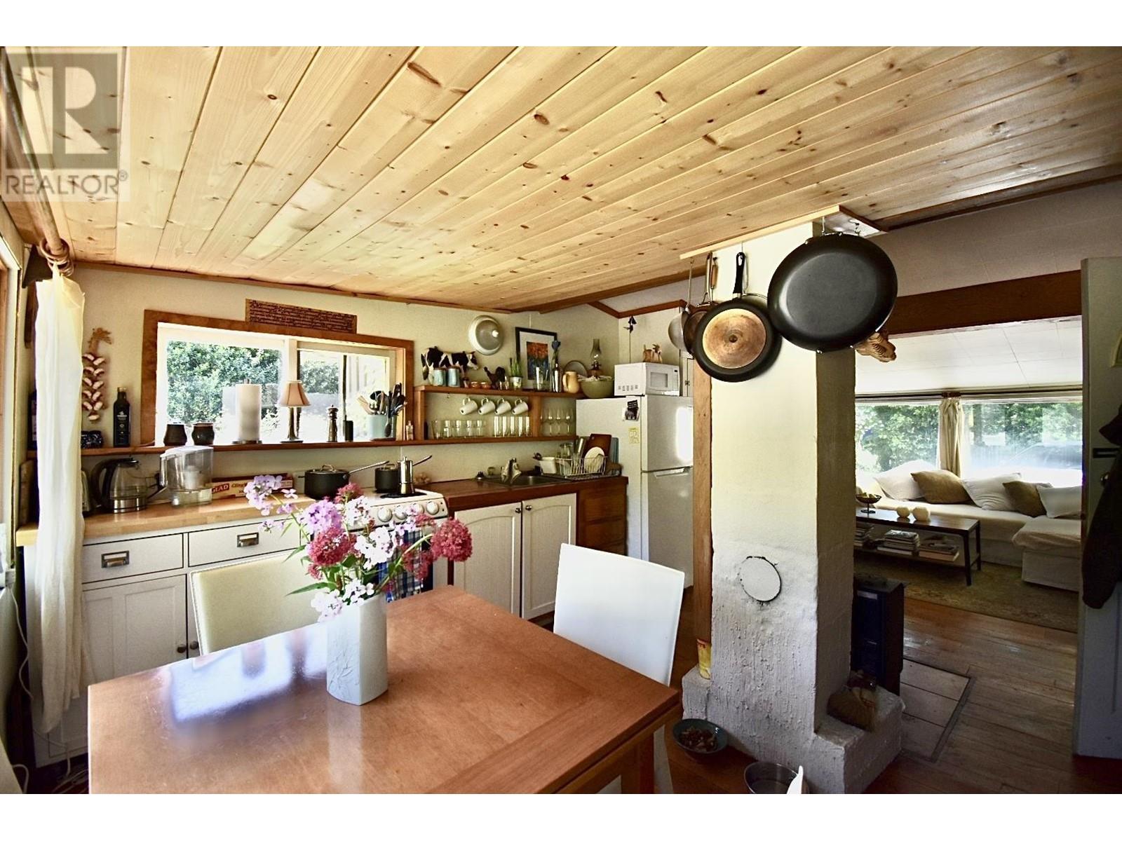 8084 Redrooffs Road, Halfmoon Bay, British Columbia  V7Z 1C7 - Photo 29 - R3011739