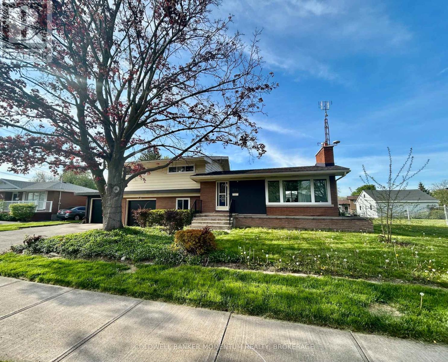 464 Fitch Street, Welland, Ontario  L3C 4W9 - Photo 5 - X12198050