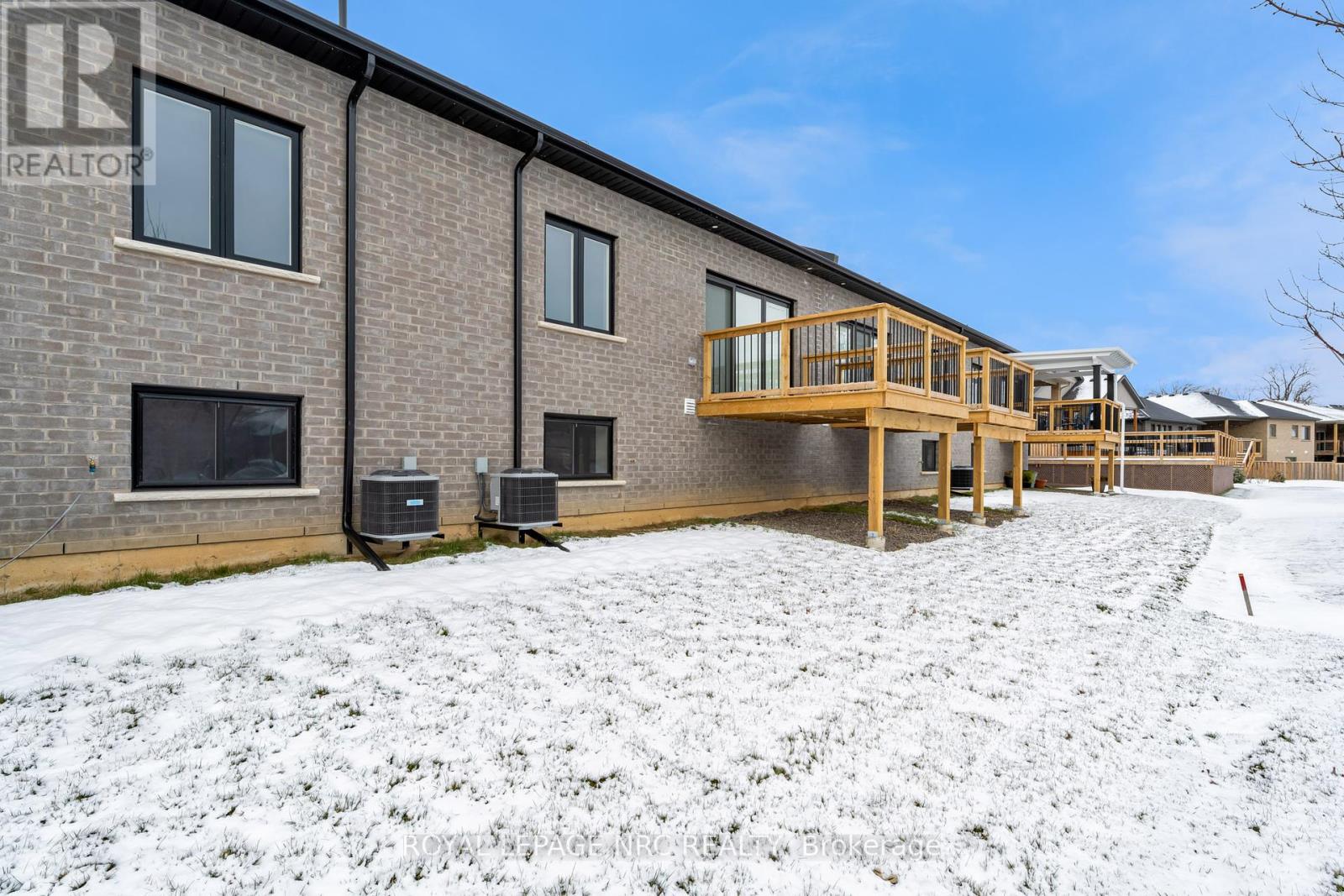 736 Clarence Street, Port Colborne, Ontario  L3K 0A8 - Photo 26 - X12198145