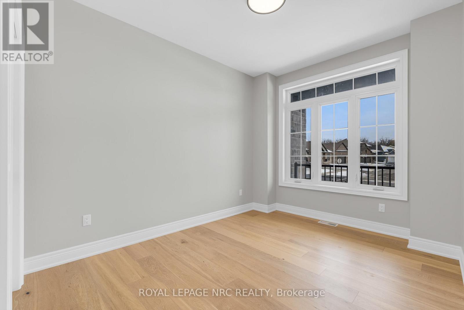 736 Clarence Street, Port Colborne, Ontario  L3K 0A8 - Photo 4 - X12198145