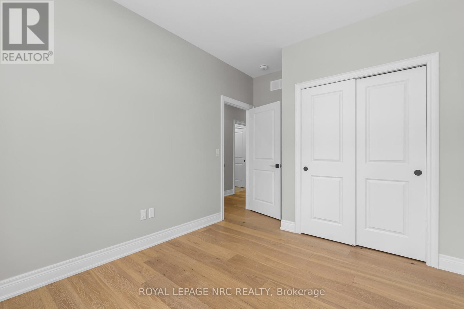 736 Clarence Street, Port Colborne, Ontario  L3K 0A8 - Photo 5 - X12198145