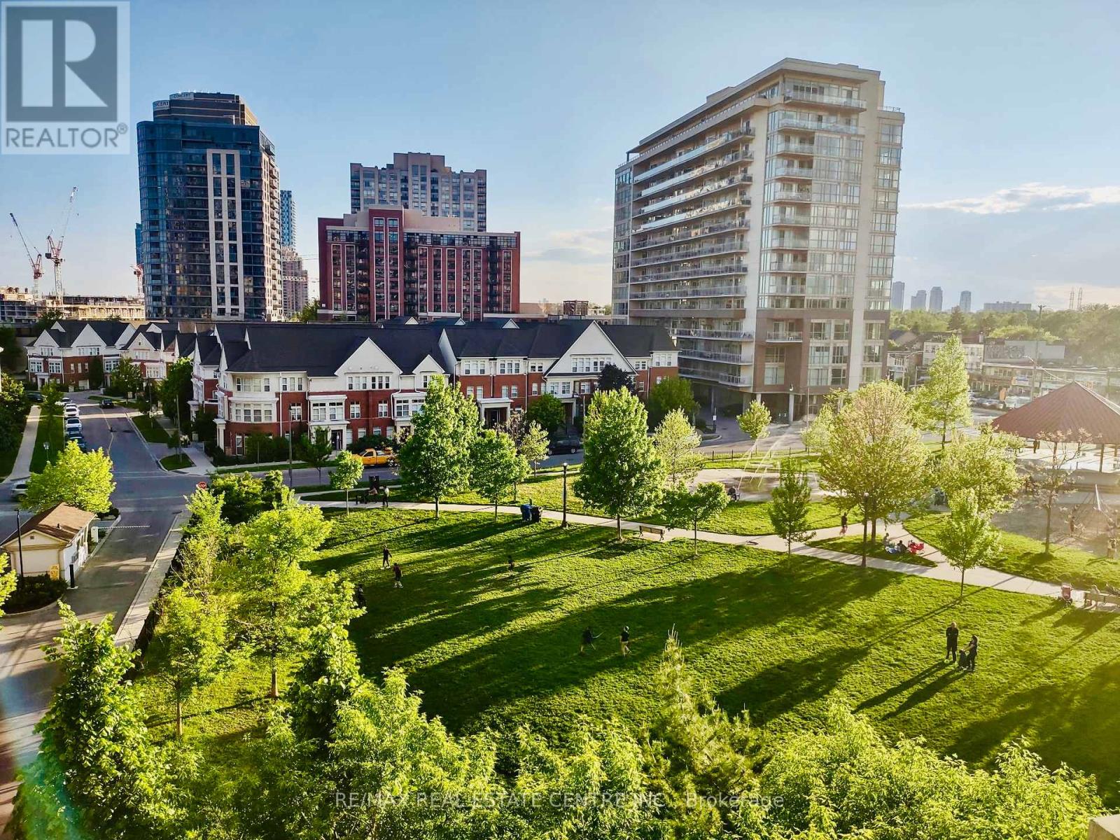 606 - 17 Michael Power Place, Toronto, Ontario  M9A 5G5 - Photo 2 - W12197747