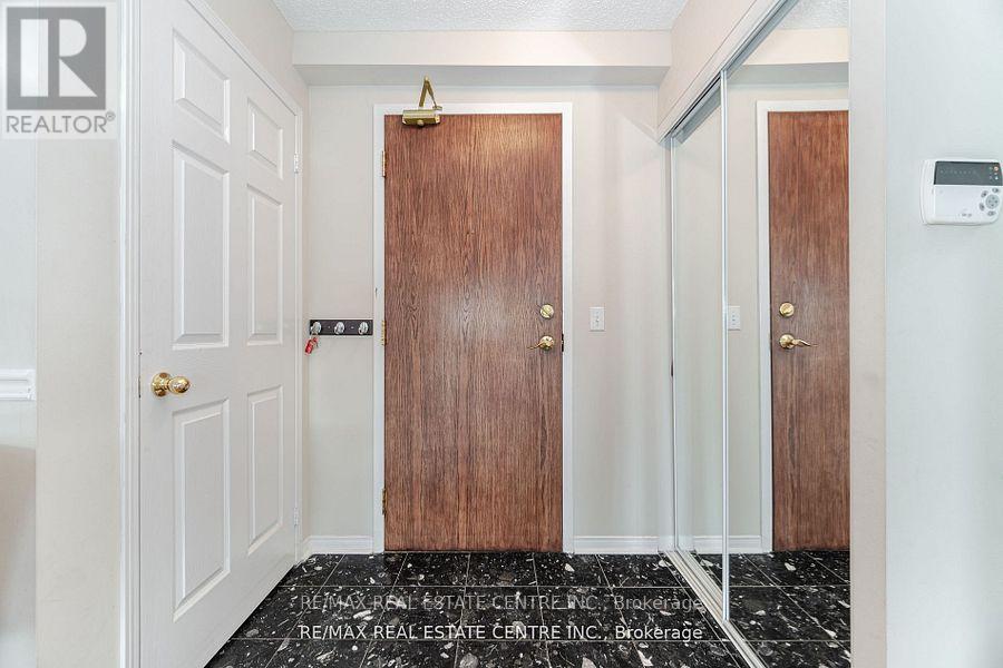 606 - 17 Michael Power Place, Toronto (Islington-City Centre West), Ontario  M9A 5G5 - Photo 7 - W12197747