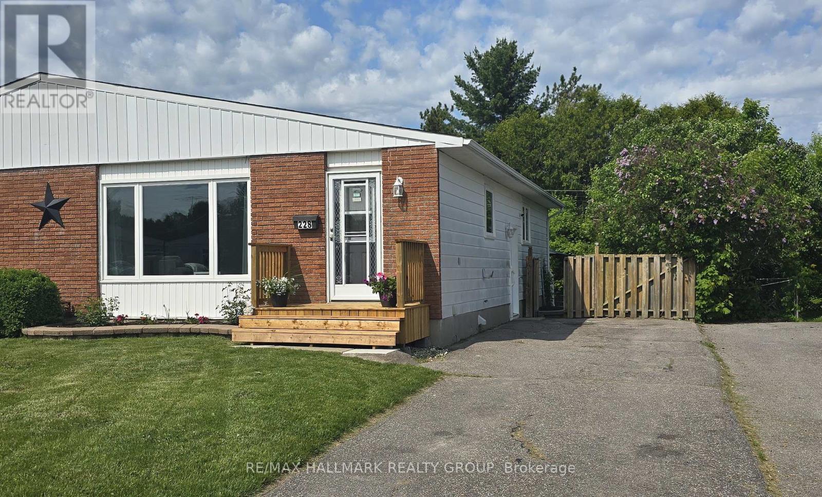 Property at 228 AIRTH BOULEVARD image 1