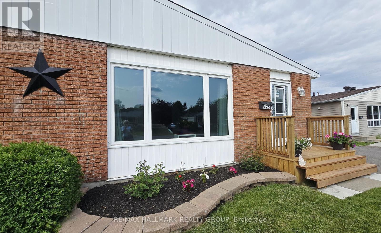 Property at 228 AIRTH BOULEVARD image 2
