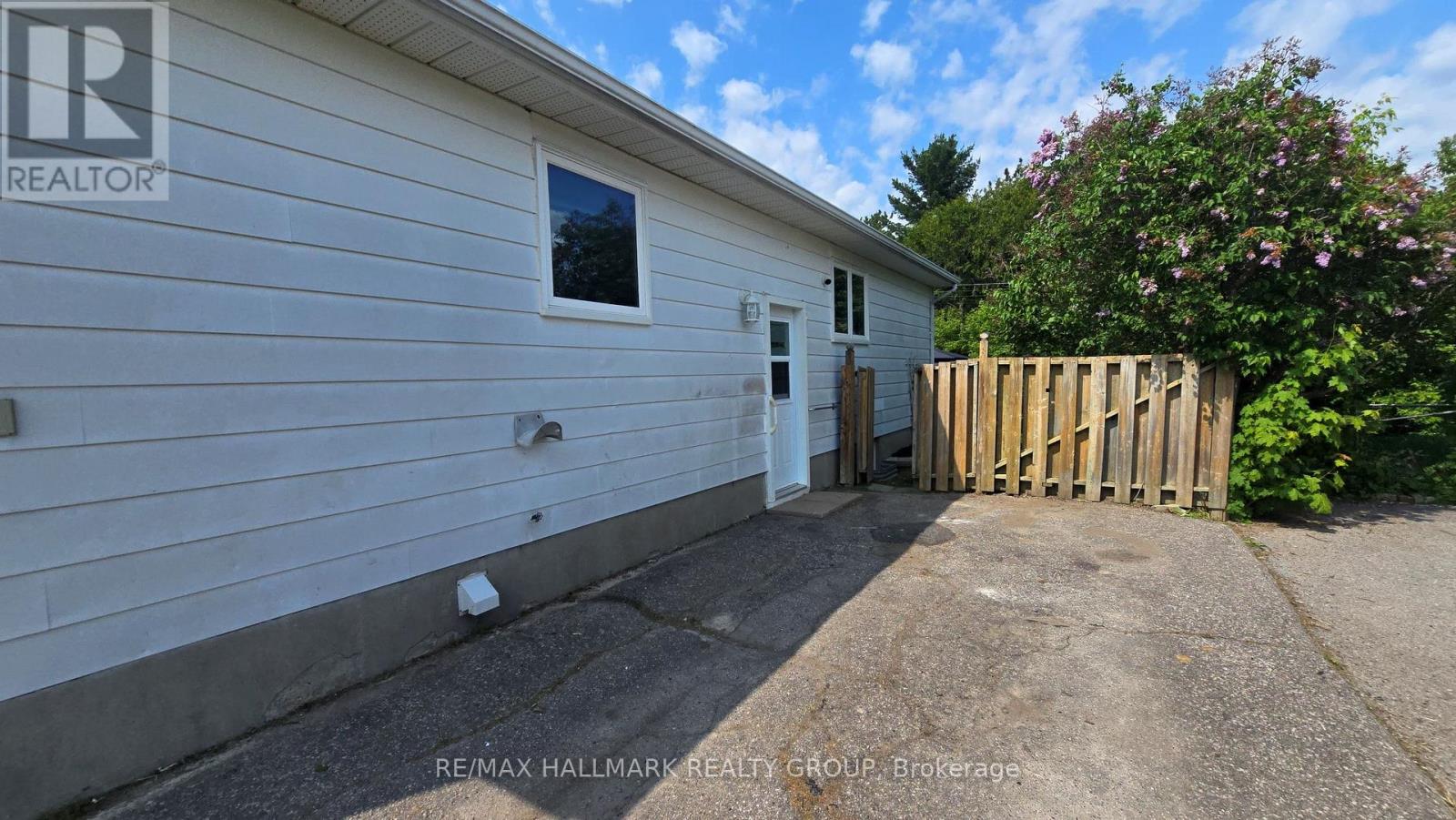 Property at 228 AIRTH BOULEVARD image 4