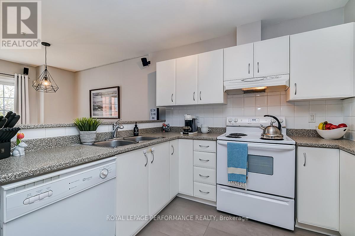J - 313 St Patrick Street, Ottawa, Ontario  K1N 5K6 - Photo 12 - X12198162