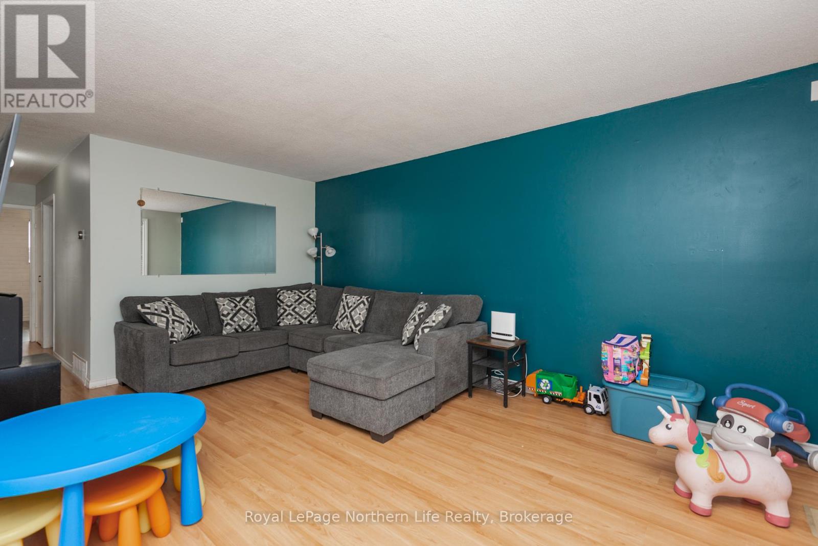 54 Van Horne Crescent, North Bay, Ontario  P1A 1G3 - Photo 3 - X12198098