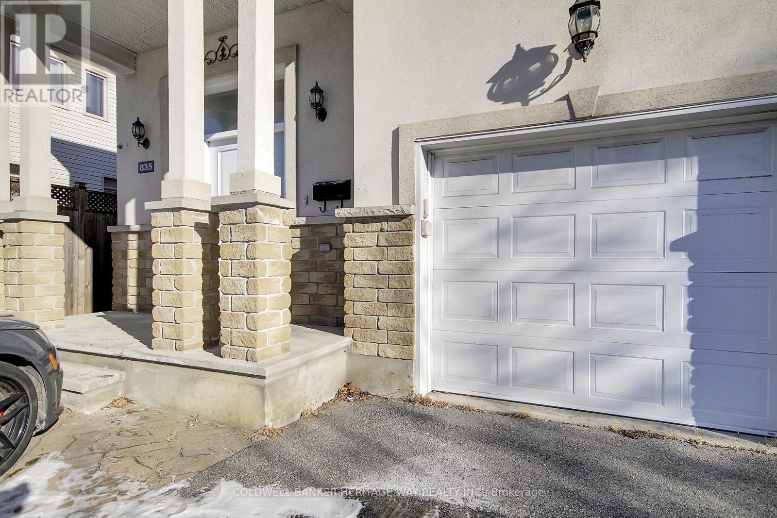 Property at 835 WOODROFFE AVENUE image 3