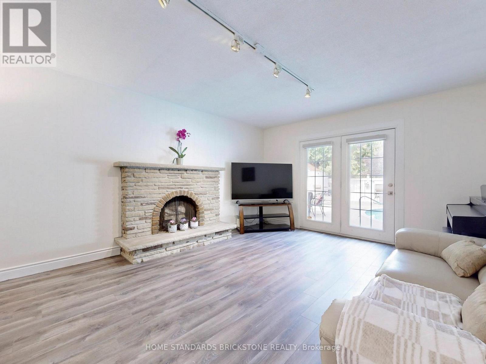 4 Rockland Drive, Toronto (Bayview Woods-Steeles), Ontario  M2M 2Y9 - Photo 32 - C12198088