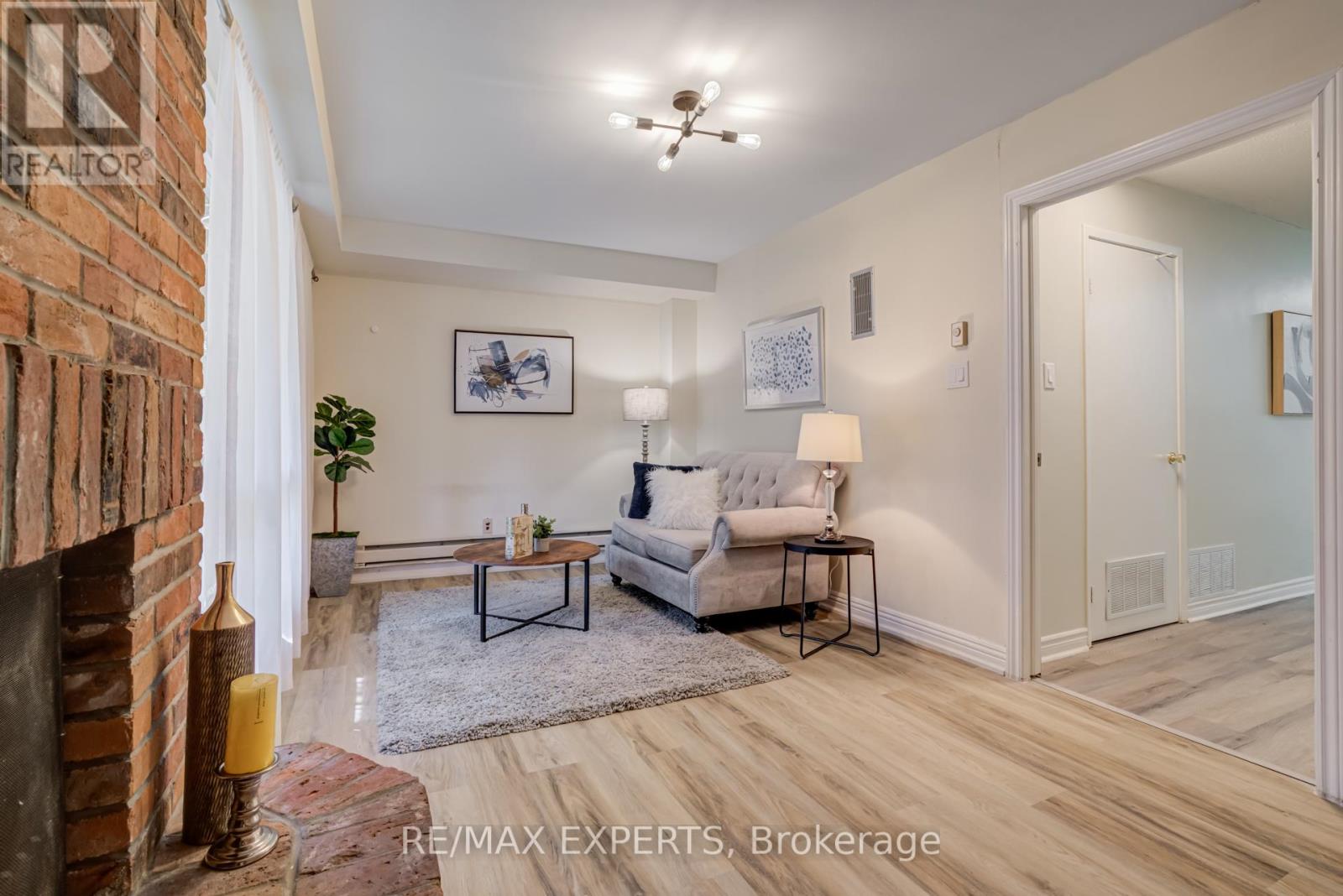23 Thimble Berry Way, Toronto, Ontario  M2H 3K6 - Photo 6 - C12198148