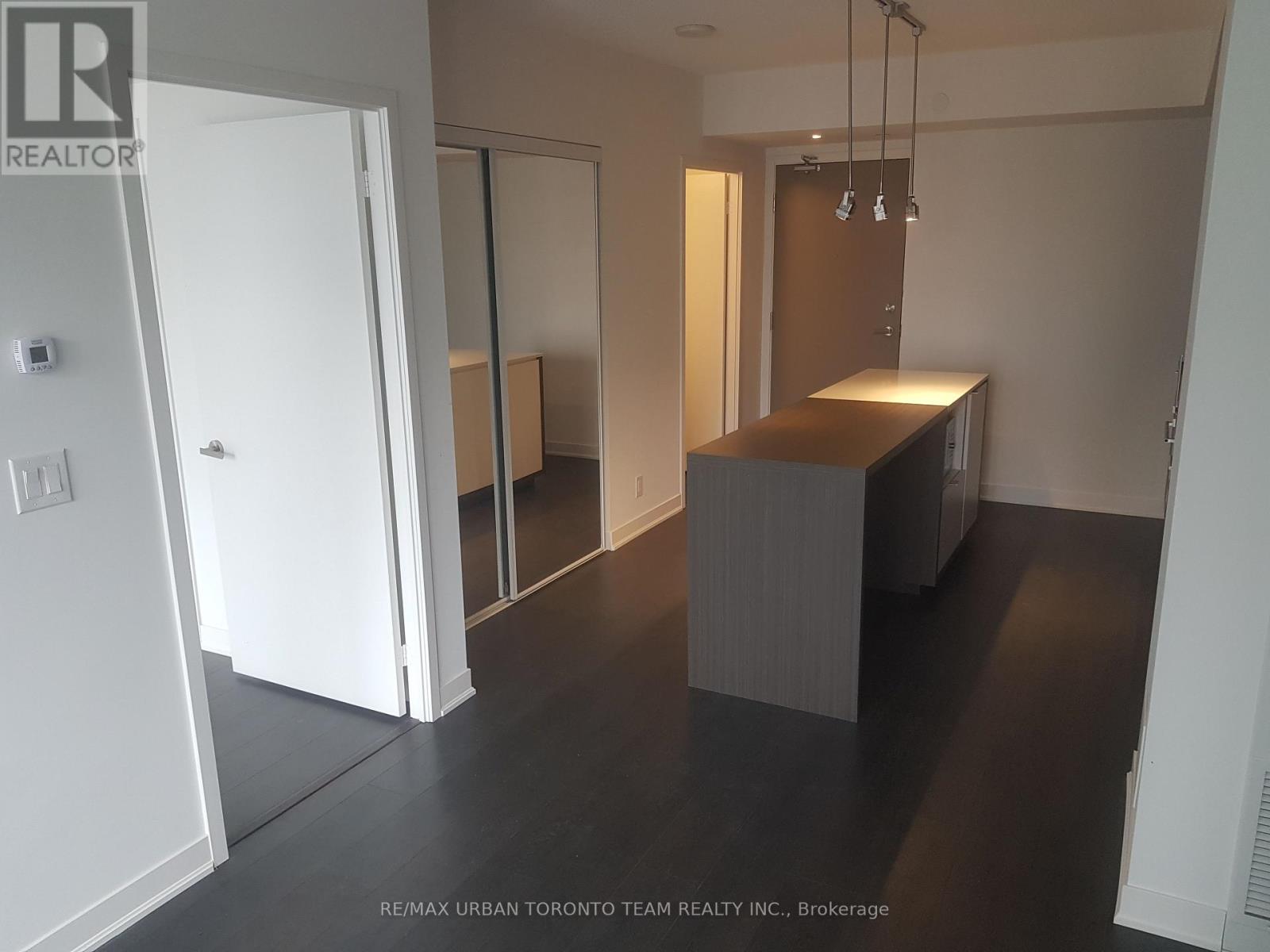 2009 - 88 Harbour Street, Toronto, Ontario  M5J 0C3 - Photo 4 - C12198153