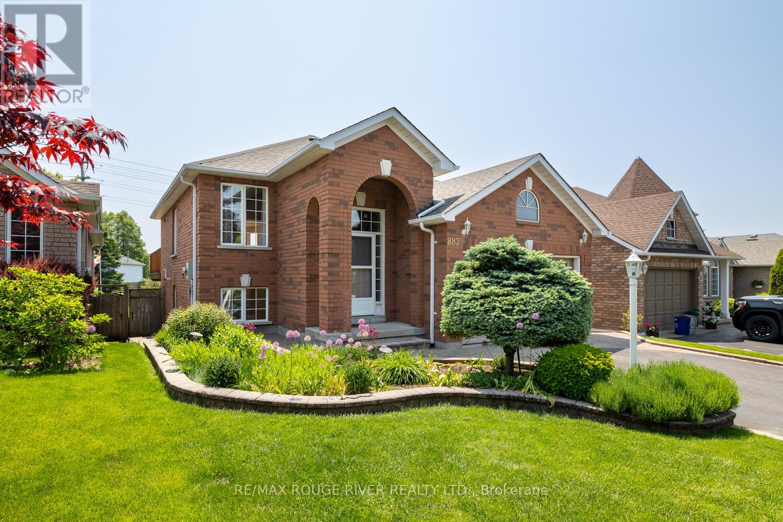 887 Beatrice Street E, Oshawa, Ontario  L1K 2H8 - Photo 2 - E12198387