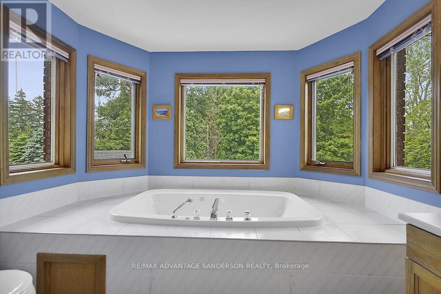 1400 Rabbitwood Court, North Middlesex (Alisa Craig), Ontario  N0M 1A0 - Photo 38 - X12198343