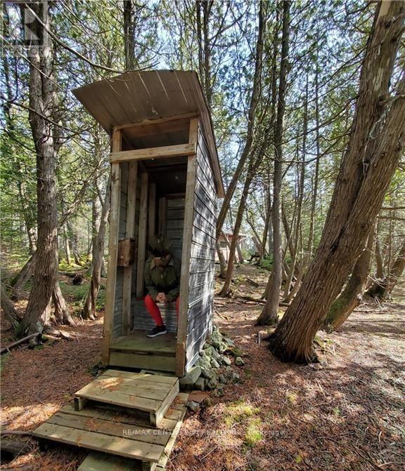 221 Dorcas Bay Road, Northern Bruce Peninsula, Ontario N0H 2R0 - Photo 12 - X12198378