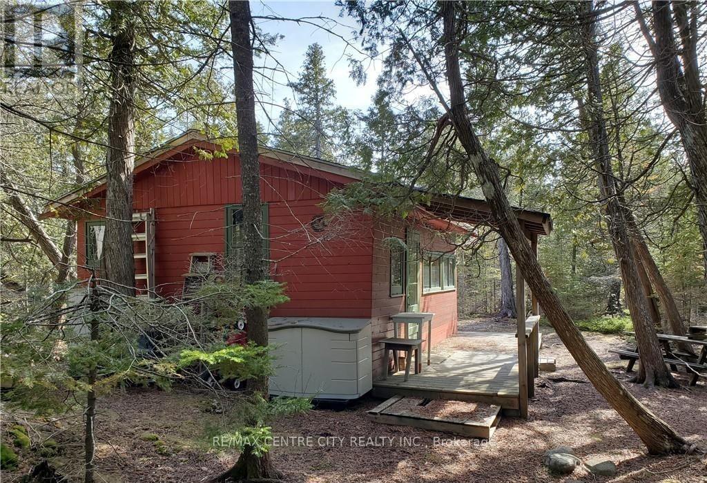 221 Dorcas Bay Road, Northern Bruce Peninsula, Ontario N0H 2R0 - Photo 4 - X12198378