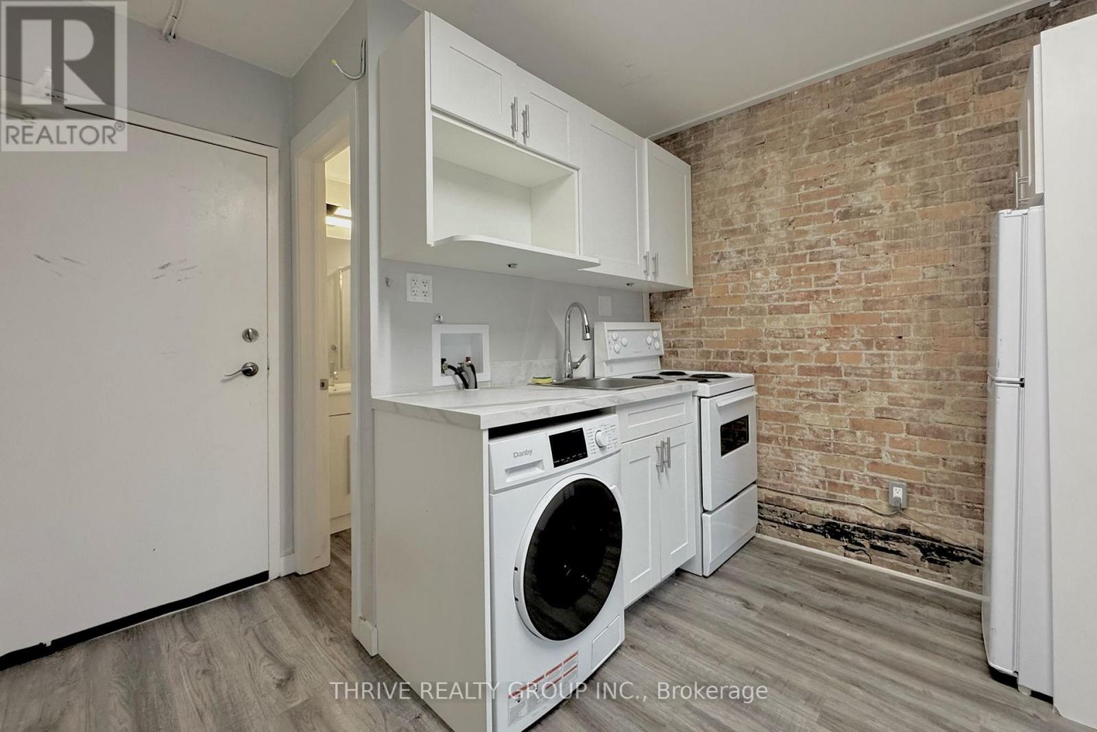 301 - 91 Thames Street S, Ingersoll, Ontario N5C 2T2 - Photo 6 - X12198448
