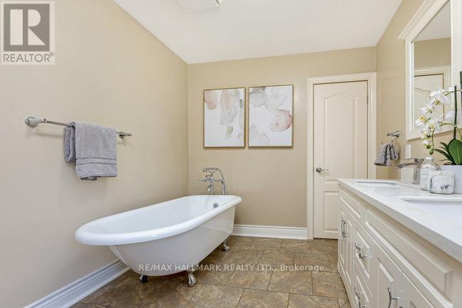 142 Meighen Avenue, Toronto, Ontario  M4B 2H9 - Photo 12 - E12198091