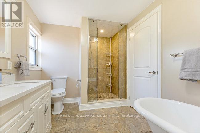 142 Meighen Avenue, Toronto, Ontario  M4B 2H9 - Photo 13 - E12198091