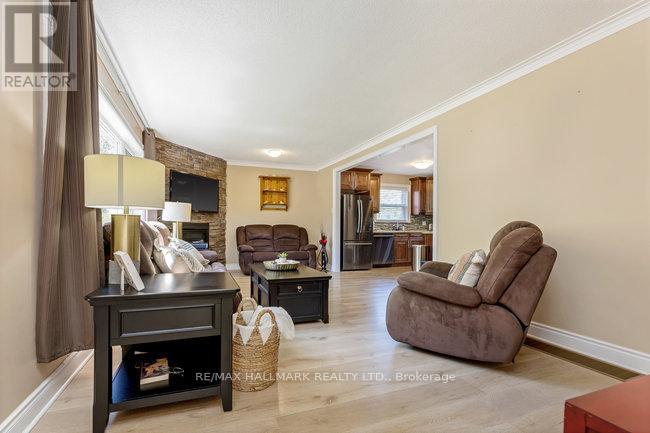 142 Meighen Avenue, Toronto, Ontario  M4B 2H9 - Photo 3 - E12198091