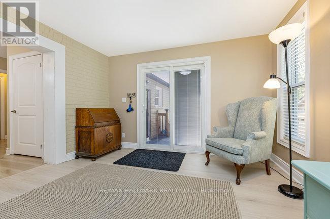 142 Meighen Avenue, Toronto, Ontario  M4B 2H9 - Photo 9 - E12198091