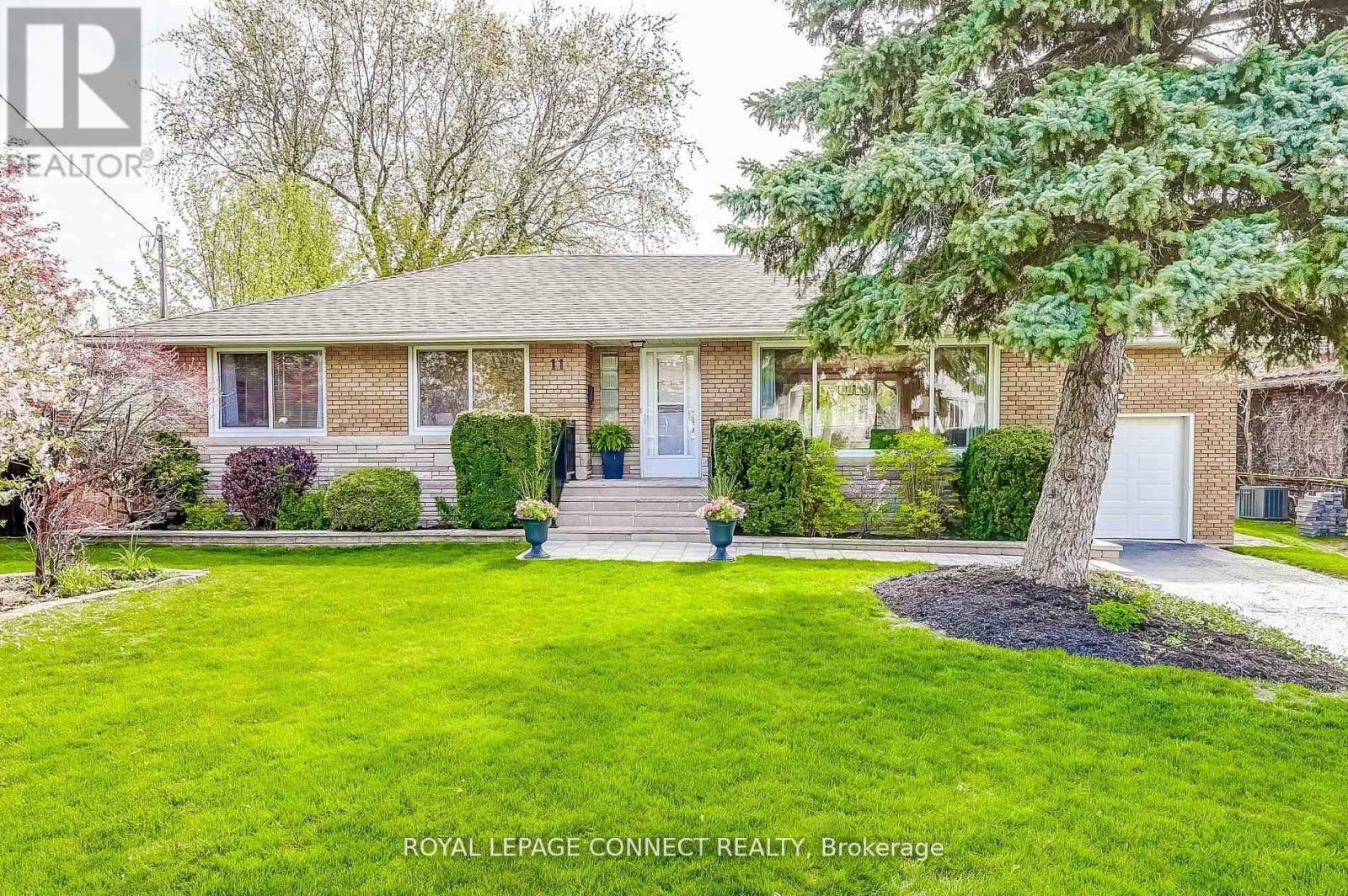 11 Mcnab Boulevard, Toronto, Ontario  M1M 2W3 - Photo 1 - E12198119