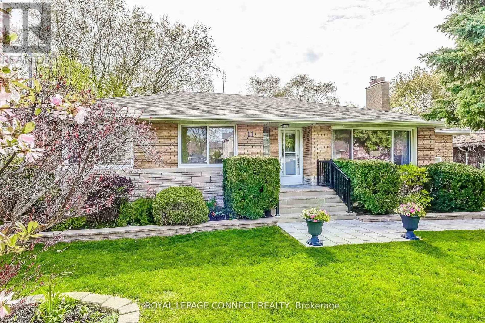 11 Mcnab Boulevard, Toronto, Ontario  M1M 2W3 - Photo 2 - E12198119