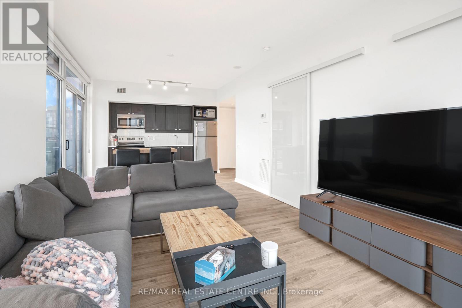 303 - 105 The Queensway Avenue, Toronto, Ontario  M6S 5B5 - Photo 14 - W12113468