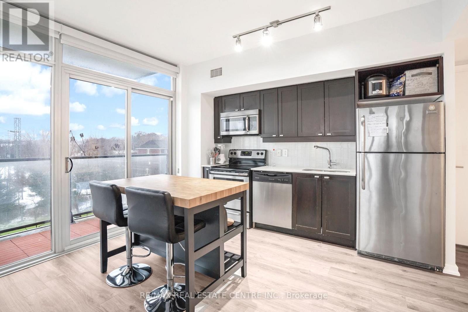 303 - 105 The Queensway Avenue, Toronto, Ontario  M6S 5B5 - Photo 16 - W12113468