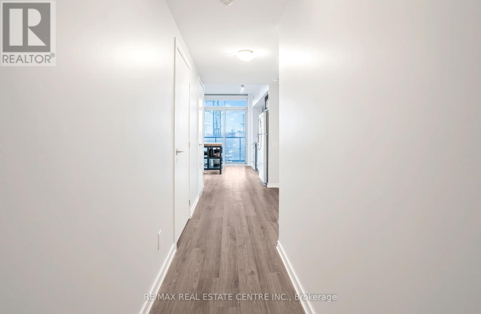 303 - 105 The Queensway Avenue, Toronto, Ontario  M6S 5B5 - Photo 4 - W12113468