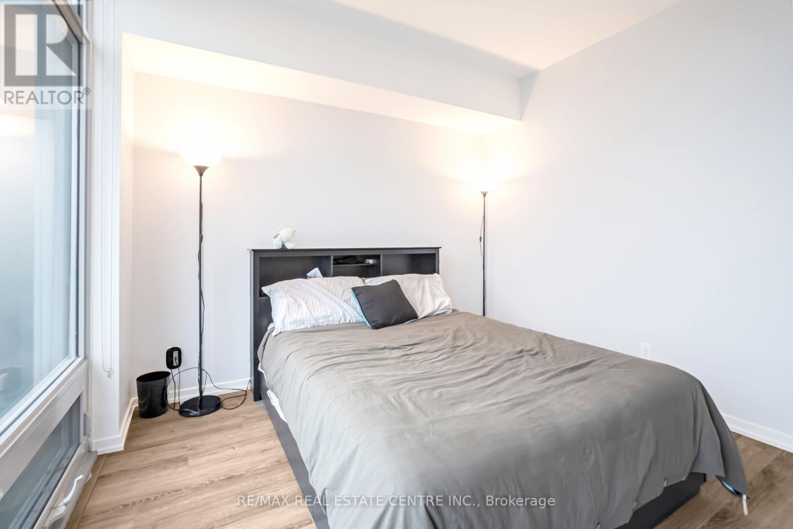 303 - 105 The Queensway Avenue, Toronto, Ontario  M6S 5B5 - Photo 8 - W12113468