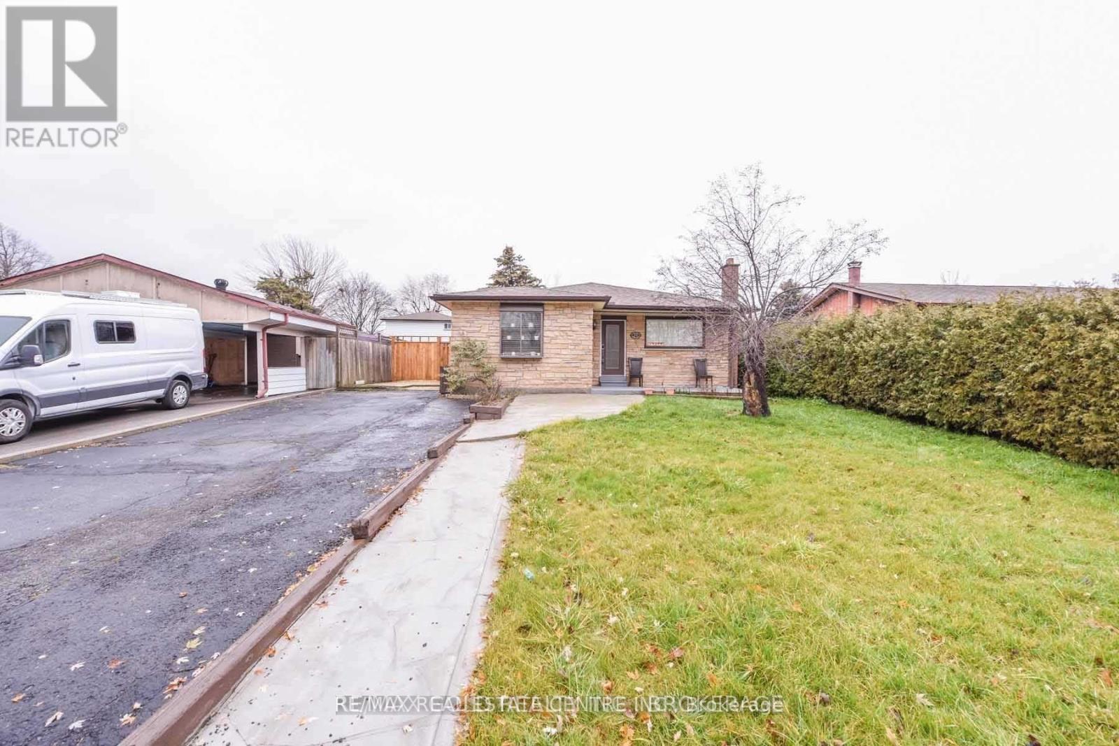27 Drury (Basement) Crescent, Brampton, Ontario  L6T 1L1 - Photo 1 - W12136920